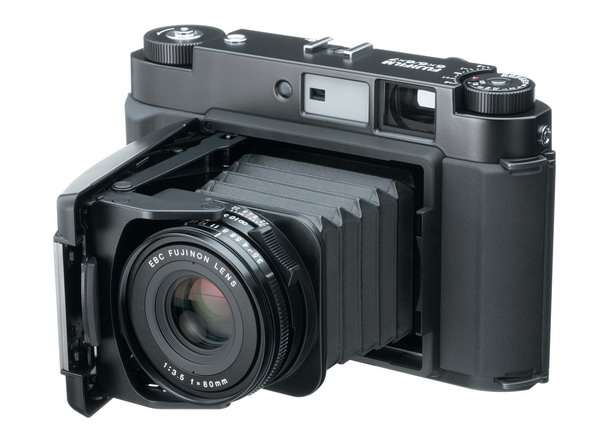 完整展开的黑色 Fujifilm GF670 Professional